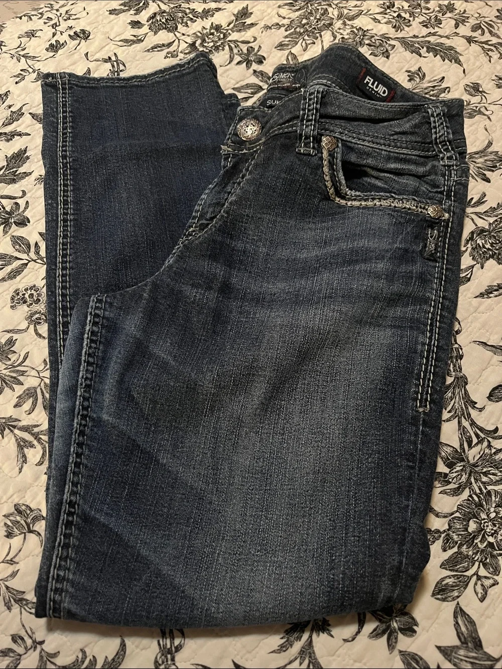 Silver Jeans Indigo Cropped Ankle Jeans with Contrast Stitching